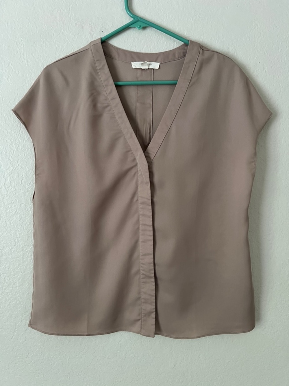 Like New! Grade & Gather Taupe V-Neck Short Sleeve Relaxed Blouse in Size S